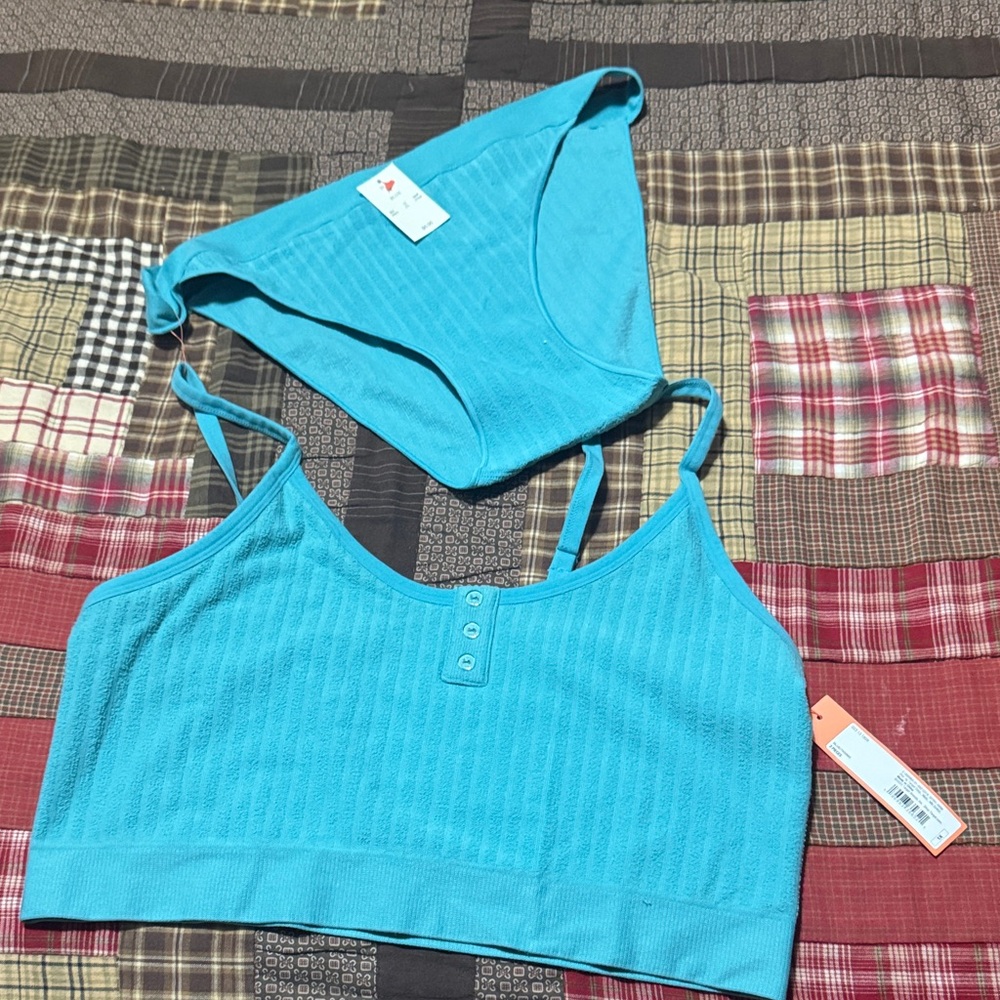 Colsie Ribbed Seamless Bralette and Matching Brief